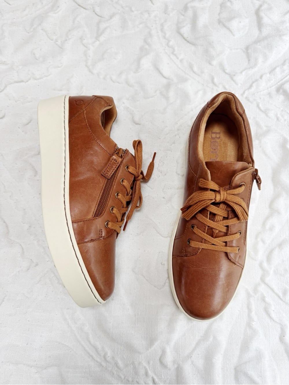 Born Moxie Zip Sneaker Size 11 New